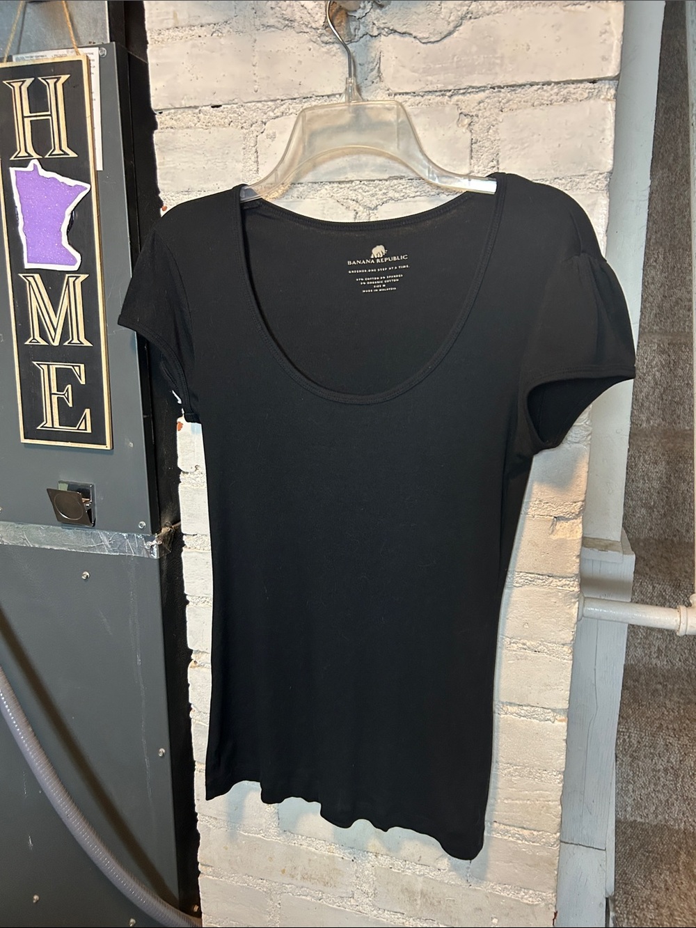 Banana Republic Scoop Neck, Gently Puffed Sleeve Black Tee. Women’s Size Reg Med
